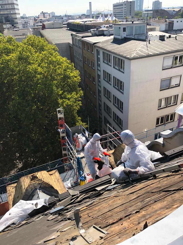Loster Bau Team auf Hochhausdach